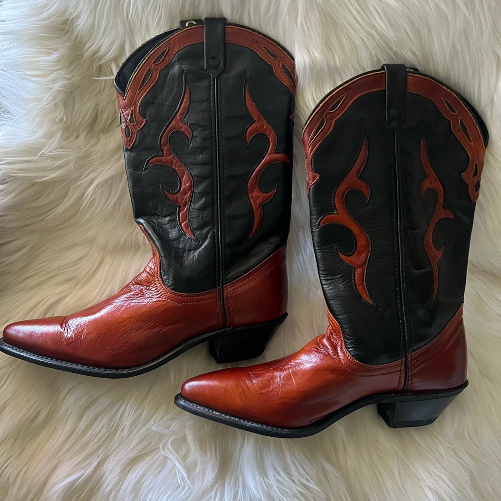 dingo Black Boots with Gold Logo Pull Tab
